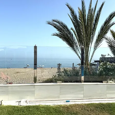 Primera Linea Playa Banana Apartment Marbella