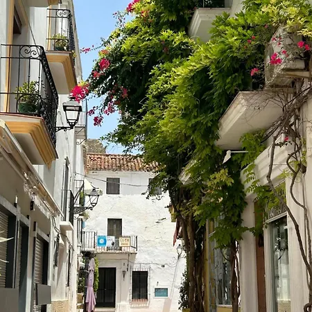 Primera Linea Playa Banana Apartment Marbella